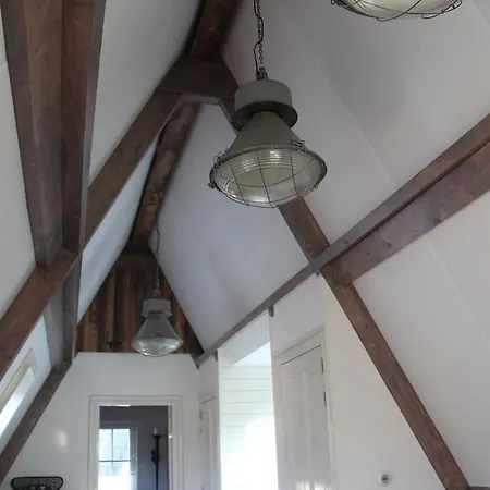 Met De Deur In Huis * Helmond