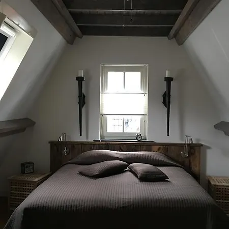 Met De Deur In Huis * Helmond